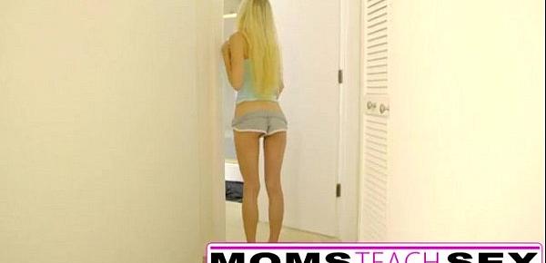  Moms Teach Sex - Mamã grande do peito captura a filha